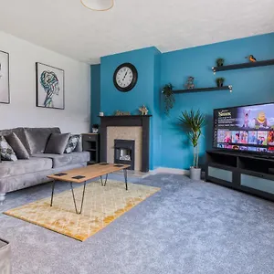 https://rookwood-house-modern-spacious-home-w-free-parking.yorkshirehotels.net