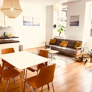 Apartment Helle 4 Zimmer Familien-wohnung Mit Balkon! Schloss Schönbrunn In Gehdistanz, Wien